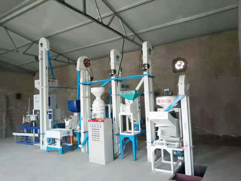 陜西榆林府谷縣麻鎮(zhèn)18型小米成套加工設備安裝調試完畢