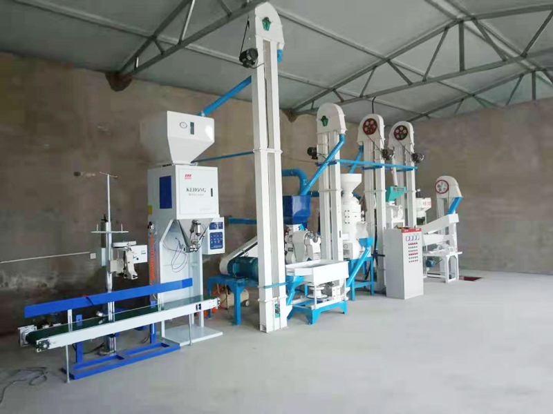 陜西榆林府谷縣麻鎮(zhèn)18型小米成套加工設備安裝調試完畢